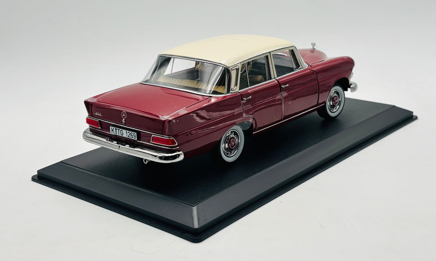 Mercedes Benz 200 (W110) 1966